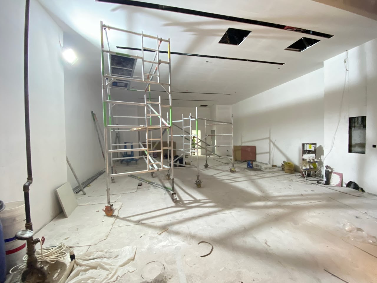 Contracting team working on scaffolding during structural fit-out